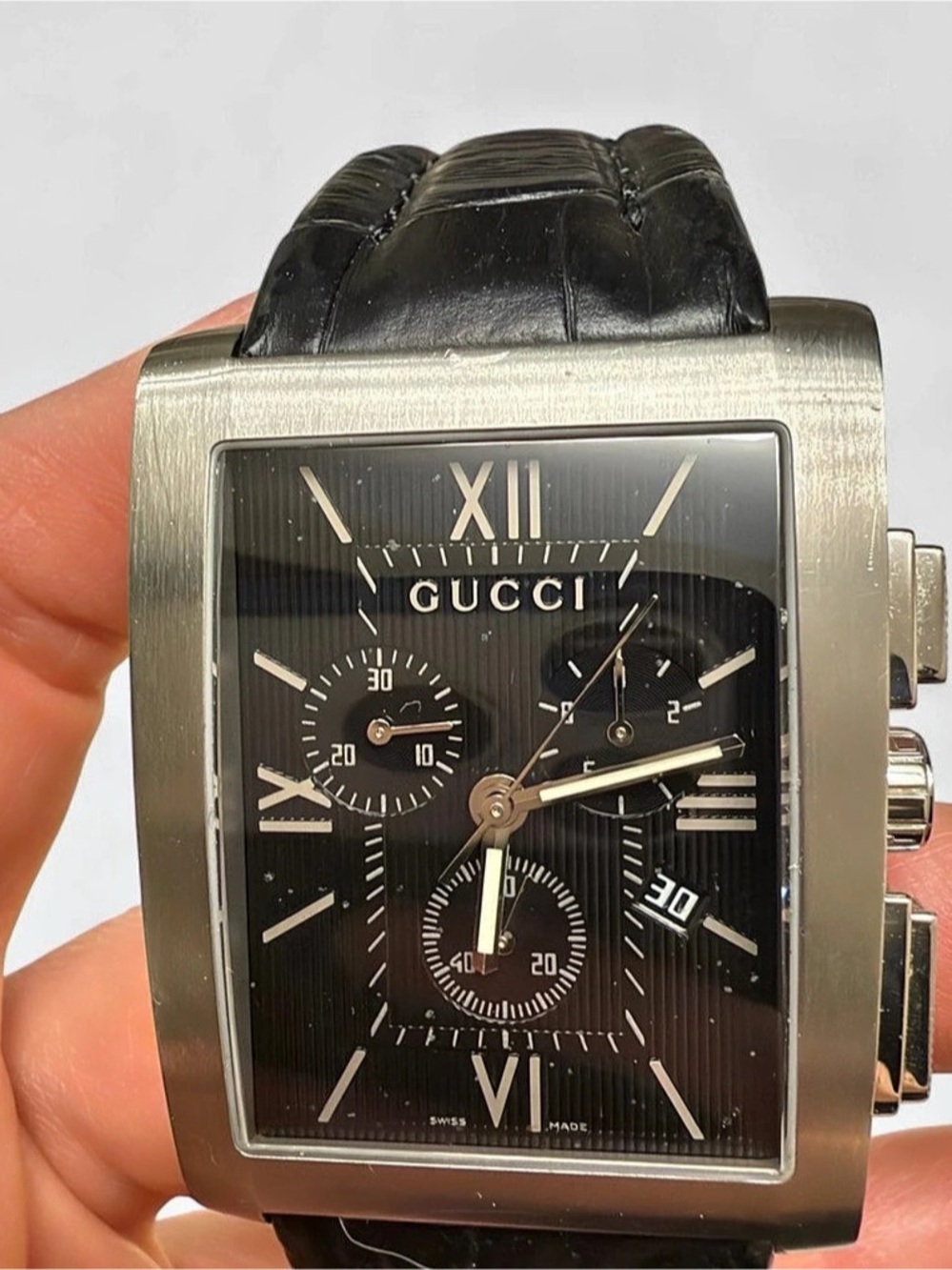 Gucci 8600M Chronograph Swiss Made Black Dial Leather Watch Working